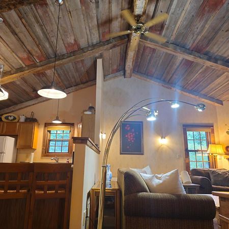 Chanticleer Cabins Стърджън Бей Екстериор снимка