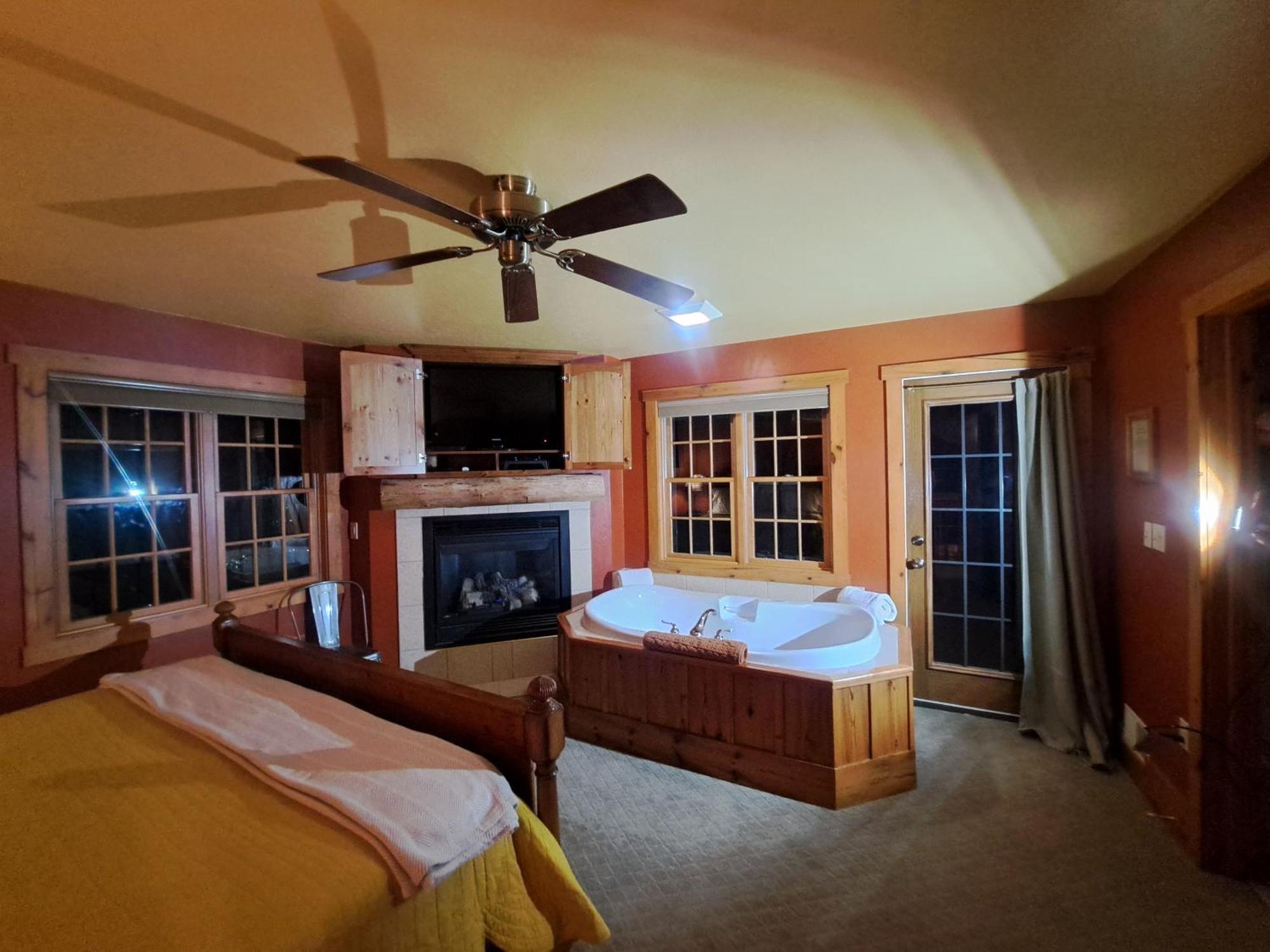 Chanticleer Cabins Стърджън Бей Екстериор снимка